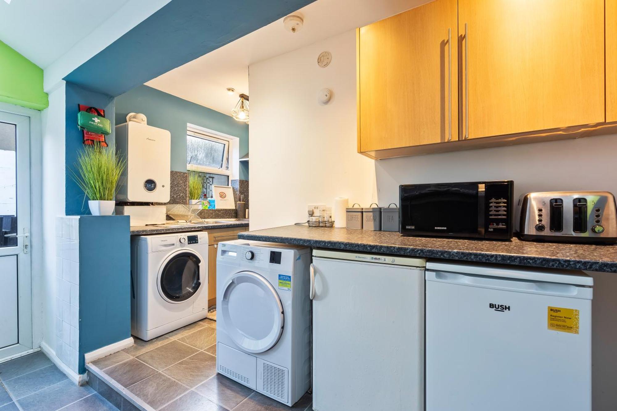 Comfy 4br House Close To Subway Сasa de vacaciones *