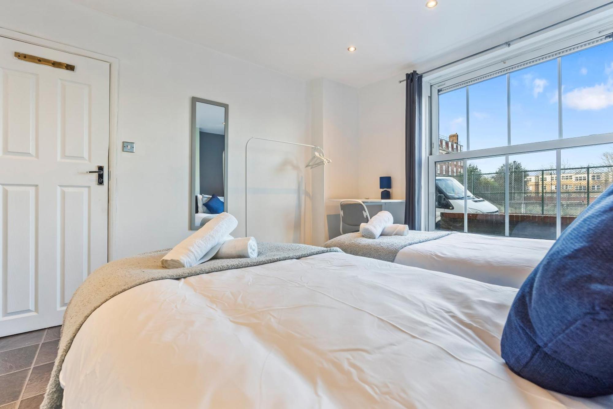 Comfy 4br House Close To Subway Сasa de vacaciones *